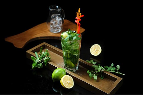 Top Drink Garnish Ideas To Make Your Cocktails Like A Pro 1 How to Garnish Your Cocktails Like a Pro